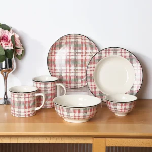 Vaisselle de Noël à carreaux personnalisée1