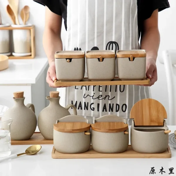 Lot de pots à épices en céramique personnalisés avec couvercle en bambou et plateau 1