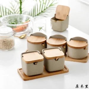 Lot de pots à épices en céramique personnalisés avec couvercle en bambou et plateau 2