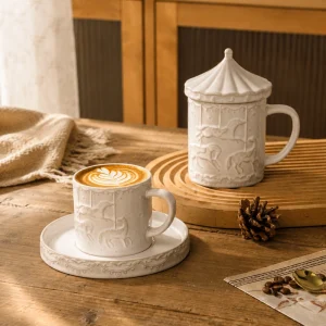 Individuell gestaltete Keramik-Kaffeetasse mit Deckel (2)